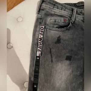 Jeans. Like new. Size 25